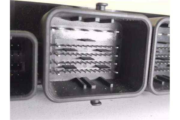 Recambio de centralita para citroen c4 berlina 1.6 attraction referencia OEM IAM 9676760880 S180123001E 