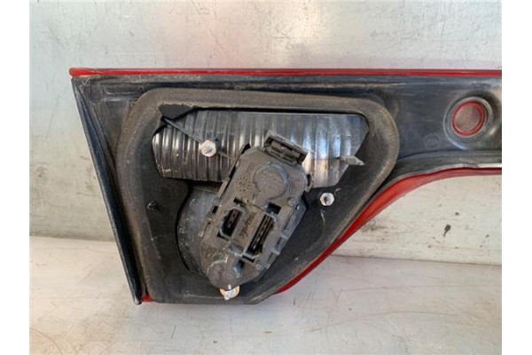 Recambio de piloto trasero central para seat toledo (1m2) 1.9 tdi referencia OEM IAM 1M5945225D  