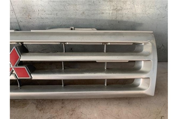 Recambio de rejilla capo para mitsubishi montero pinin (h6_w, h7_w) 1.8 gdi (h66w) referencia OEM IAM MR339275  