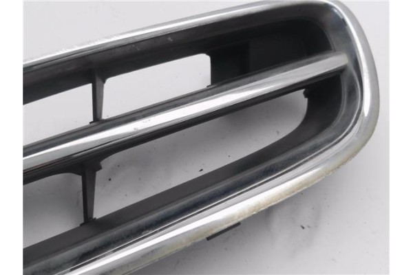 Recambio de rejilla capo para nissan micra (k11) 1.0 referencia OEM IAM 623326F600  