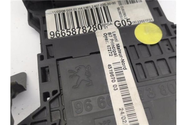 Recambio de caja fusibles/rele para citroen c4 berlina 1.6 attraction referencia OEM IAM 9665878280 451967003 
