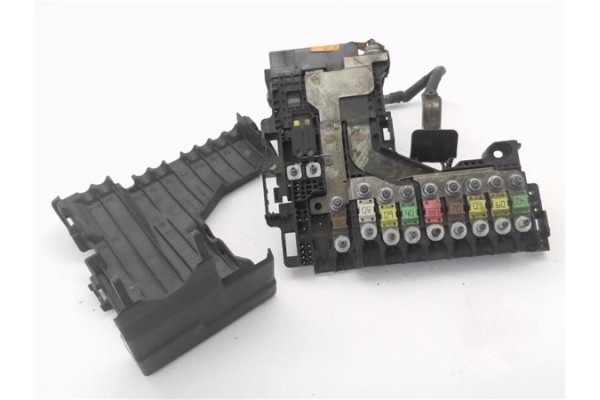 Recambio de caja fusibles/rele para citroen c4 berlina 1.6 attraction referencia OEM IAM 9665878280 451967003 