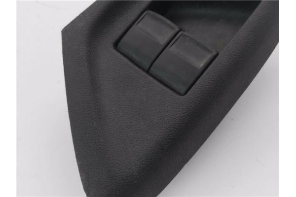 Recambio de mando elevalunas delantero izquierdo para citroen c1 1.0 city edition referencia OEM IAM 193114  