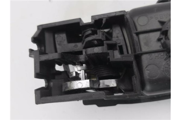 Recambio de manilla int. puerta delantero derecha para citroen c1 1.0 city edition referencia OEM IAM 692050D271 92057A2 