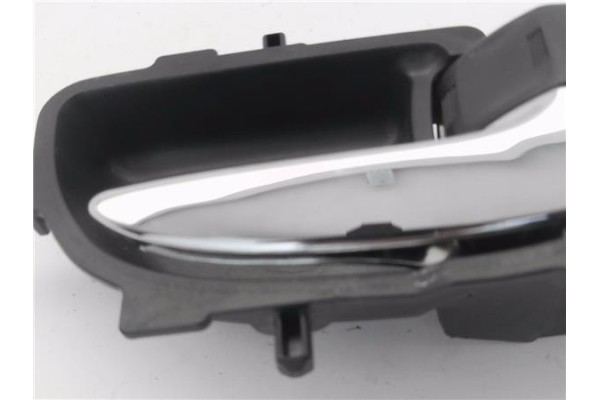 Recambio de manilla int. puerta delantero derecha para citroen c1 1.0 city edition referencia OEM IAM 692050D271 92057A2 