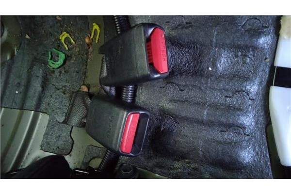 Recambio de anclaje cinturon trasero izquierdo para lexus is ii (_xe2_) 220 d (ale20) referencia OEM IAM 7348053020C1 7337053010