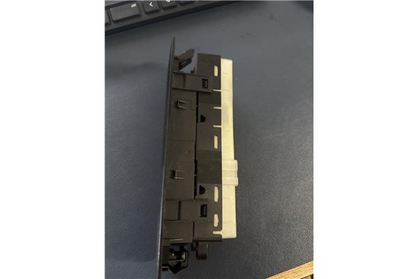 Recambio de mando elevalunas delantero izquierdo para nissan qashqai (j10) 2.0 referencia OEM IAM 25401BR00B  