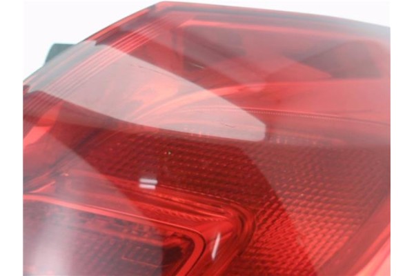 Recambio de piloto trasero derecho para opel astra j berlina 5p 1.6 selective referencia OEM IAM 13262012  