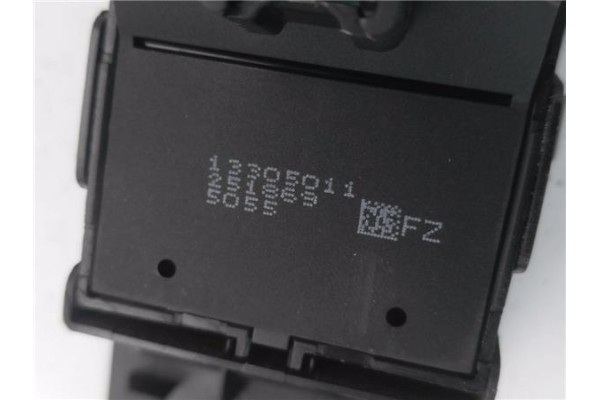 Recambio de mando elevalunas delantero izquierdo para opel astra j berlina 5p 1.6 selective referencia OEM IAM 13305011  