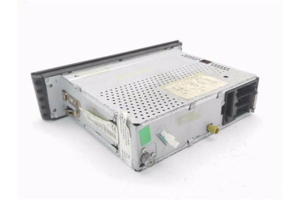 Recambio de autoradio para audi a3 sportback (8pa) 2.0 tdi ambiente referencia OEM IAM 8P0035186C  