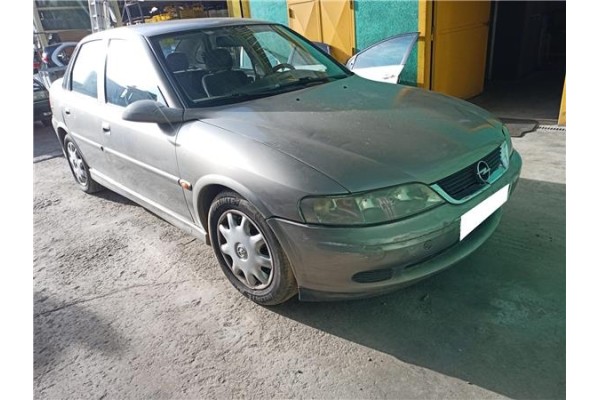 opel vectra b berlina del año 2000