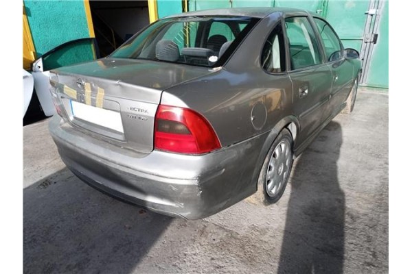 opel vectra b berlina del año 2000