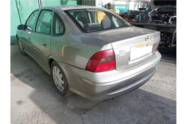 opel vectra b berlina del año 2000
