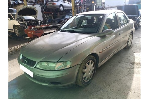 opel vectra b berlina del año 2000