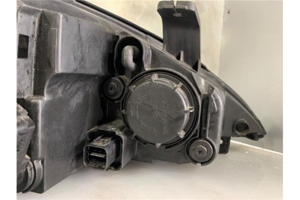 Recambio de faro delantero izquierdo para ssangyong kyron 2.0 200 xdi referencia OEM IAM 8310309102  