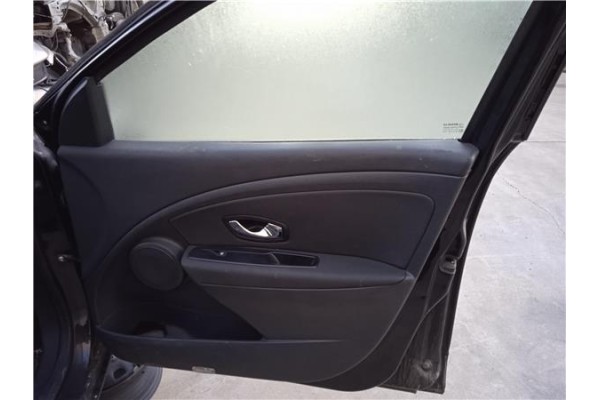 Recambio de puerta delantero derecha para renault megane iii sport tourer 1.5 dynamique referencia OEM IAM 801003028R 801006560R