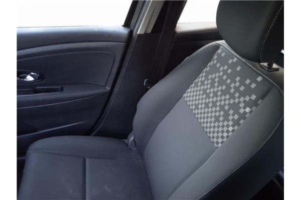 Recambio de asiento delantero derecho para renault megane iii sport tourer 1.5 dynamique referencia OEM IAM 876113591R 873110007