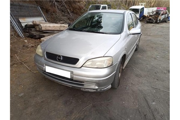 opel astra g berlina del año 2000