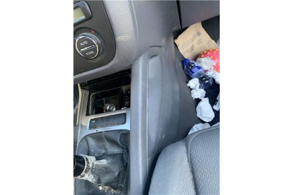 Recambio de consola para volkswagen golf v (1k1) 2.0 tdi 16v referencia OEM IAM 1K0863243C 1K5864251C 