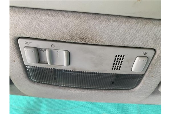 Recambio de luz delantero central techo para skoda fabia (5j2) 1.4 tdi referencia OEM IAM 3B0947105C  