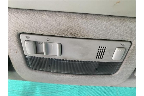 Recambio de luz delantero central techo para skoda fabia (5j2) 1.4 tdi referencia OEM IAM 3B0947105C  