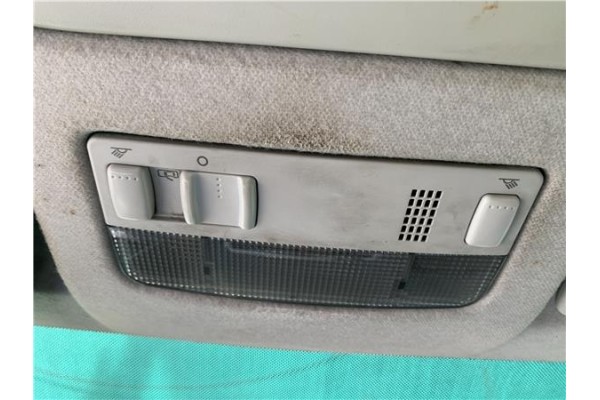 Recambio de luz delantero central techo para skoda fabia (5j2) 1.4 tdi referencia OEM IAM 3B0947105C  