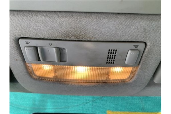 Recambio de luz delantero central techo para skoda fabia (5j2) 1.4 tdi referencia OEM IAM 3B0947105C  