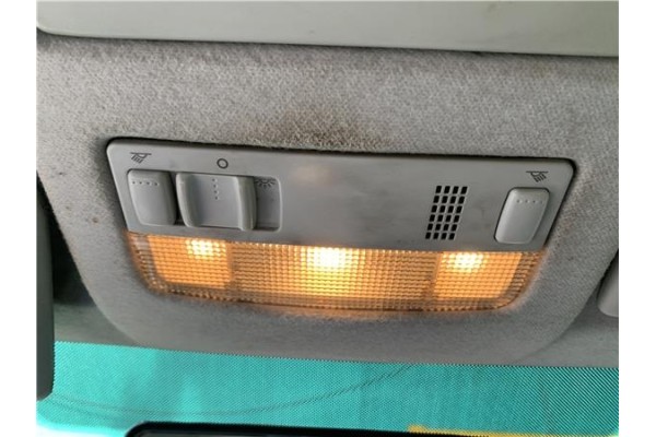 Recambio de luz delantero central techo para skoda fabia (5j2) 1.4 tdi referencia OEM IAM 3B0947105C  