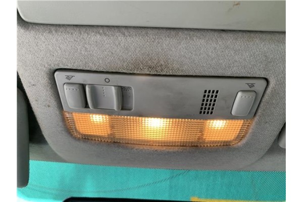 Recambio de luz delantero central techo para skoda fabia (5j2) 1.4 tdi referencia OEM IAM 3B0947105C  