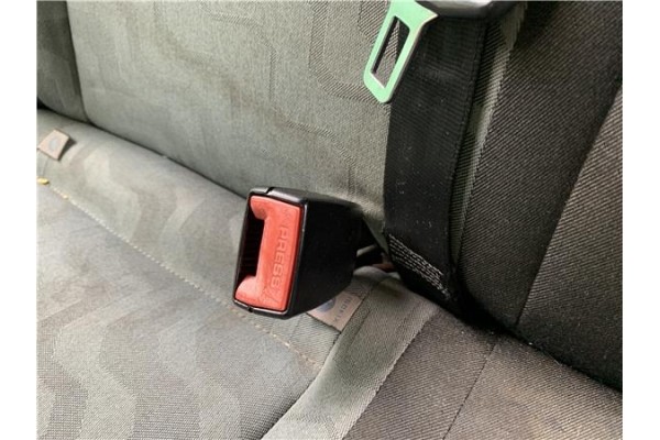 Recambio de anclaje cinturon trasero derecho para skoda fabia (5j2) 1.4 tdi referencia OEM IAM 5J6857495  
