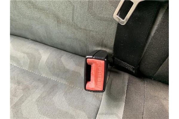 Recambio de anclaje cinturon trasero derecho para skoda fabia (5j2) 1.4 tdi referencia OEM IAM 5J6857495  