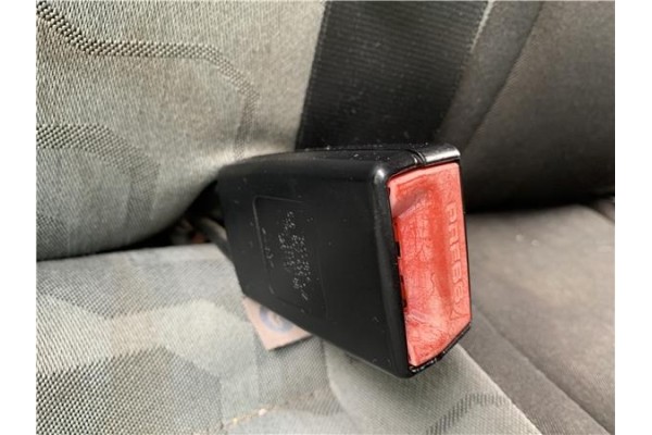 Recambio de anclaje cinturon trasero derecho para skoda fabia (5j2) 1.4 tdi referencia OEM IAM 5J6857495  