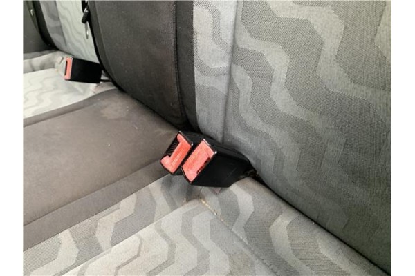 Recambio de anclaje cinturon trasero izquierdo para skoda fabia (5j2) 1.4 tdi referencia OEM IAM 5J6857488  