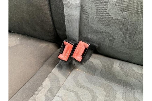 Recambio de anclaje cinturon trasero izquierdo para skoda fabia (5j2) 1.4 tdi referencia OEM IAM 5J6857488  
