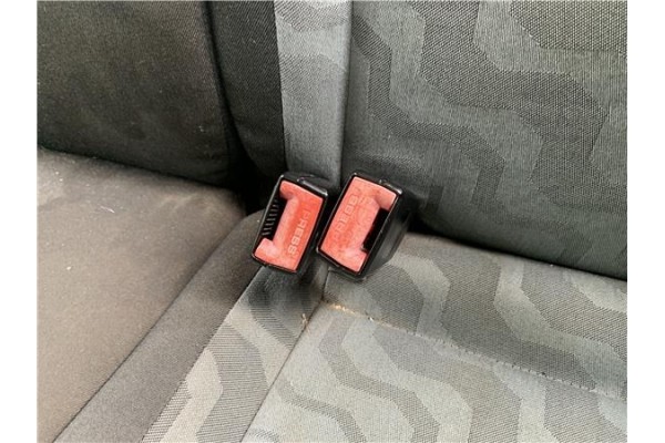 Recambio de anclaje cinturon trasero izquierdo para skoda fabia (5j2) 1.4 tdi referencia OEM IAM 5J6857488  