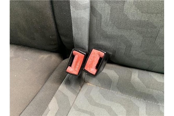 Recambio de anclaje cinturon trasero izquierdo para skoda fabia (5j2) 1.4 tdi referencia OEM IAM 5J6857488  