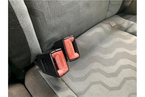 Recambio de anclaje cinturon trasero izquierdo para skoda fabia (5j2) 1.4 tdi referencia OEM IAM 5J6857488  