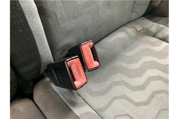 Recambio de anclaje cinturon trasero izquierdo para skoda fabia (5j2) 1.4 tdi referencia OEM IAM 5J6857488  