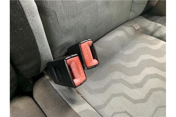 Recambio de anclaje cinturon trasero izquierdo para skoda fabia (5j2) 1.4 tdi referencia OEM IAM 5J6857488  