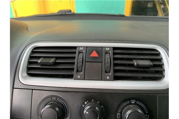 Recambio de interruptor luces emergencia para skoda fabia (5j2) 1.4 tdi referencia OEM IAM 5J0953235 5J0820951C 