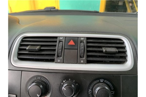 Recambio de interruptor luces emergencia para skoda fabia (5j2) 1.4 tdi referencia OEM IAM 5J0953235 5J0820951C 