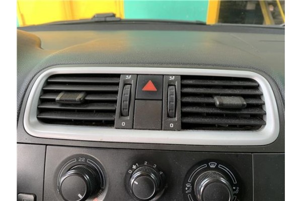 Recambio de interruptor luces emergencia para skoda fabia (5j2) 1.4 tdi referencia OEM IAM 5J0953235 5J0820951C 