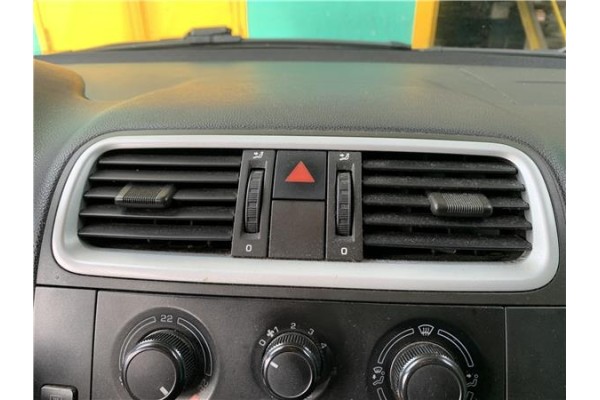 Recambio de interruptor luces emergencia para skoda fabia (5j2) 1.4 tdi referencia OEM IAM 5J0953235 5J0820951C 