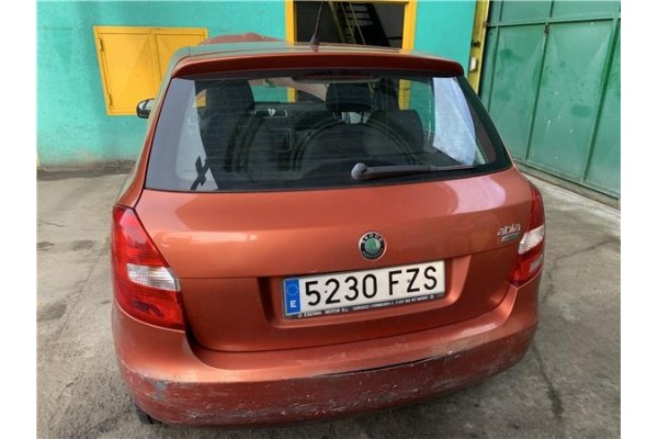 Recambio de porton trasero para skoda fabia (5j2) 1.4 tdi referencia OEM IAM 5J6827025C 5J6827025G 