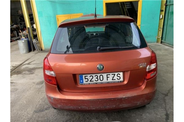 Recambio de porton trasero para skoda fabia (5j2) 1.4 tdi referencia OEM IAM 5J6827025C 5J6827025G 