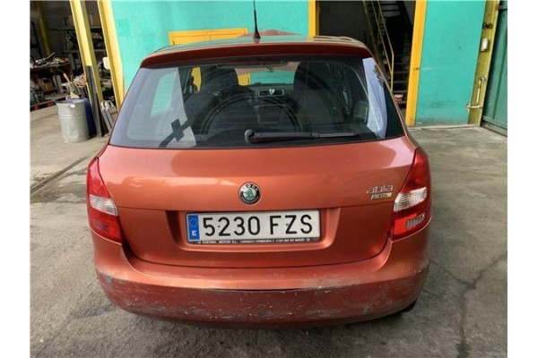 Recambio de porton trasero para skoda fabia (5j2) 1.4 tdi referencia OEM IAM 5J6827025C 5J6827025G 