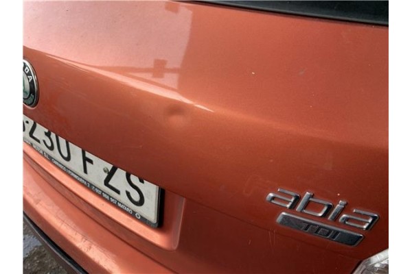 Recambio de porton trasero para skoda fabia (5j2) 1.4 tdi referencia OEM IAM 5J6827025C 5J6827025G 