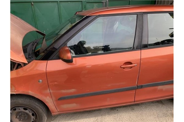 Recambio de puerta delantero izquierda para skoda fabia (5j2) 1.4 tdi referencia OEM IAM 5J6831055  