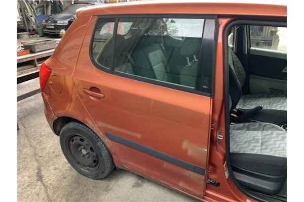 Recambio de puerta trasero derecha para skoda fabia (5j2) 1.4 tdi referencia OEM IAM 5J6833056  