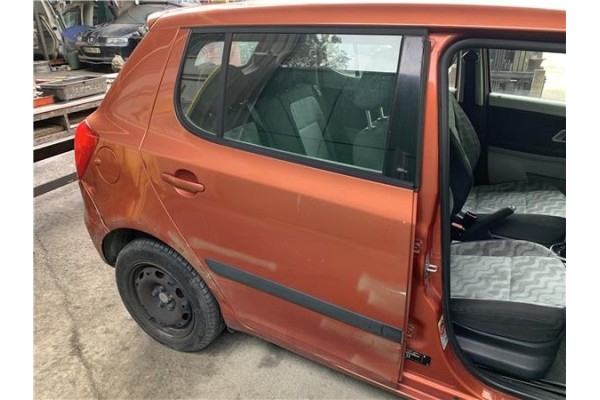 Recambio de puerta trasero derecha para skoda fabia (5j2) 1.4 tdi referencia OEM IAM 5J6833056  